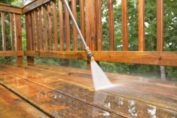 Best Pool Deck Cleaning  in Highlands, TX